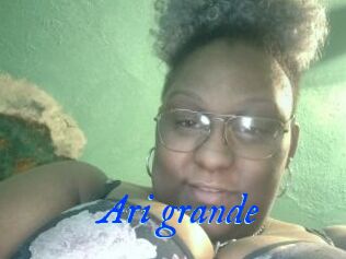Ari_grande