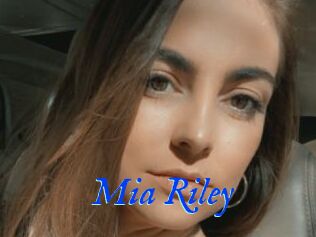 Mia_Riley